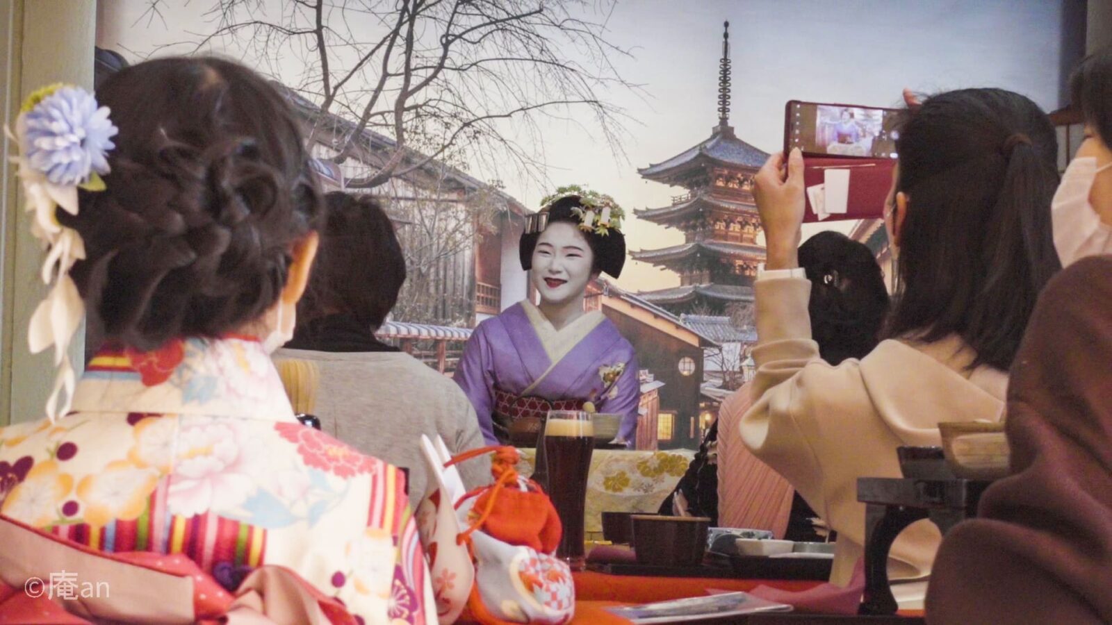 京都舞妓タクシー ランチ便セットプラン♪～京懐石のランチ付き！観光地からお座敷までずーっと舞妓さんと一緒に！～